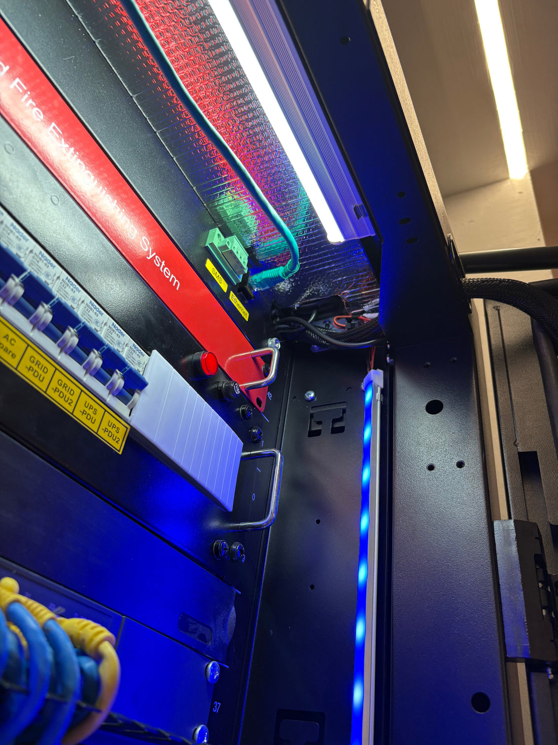 Smart Cooling Server Rack: A High-Tech Approach to IT Infrastructure